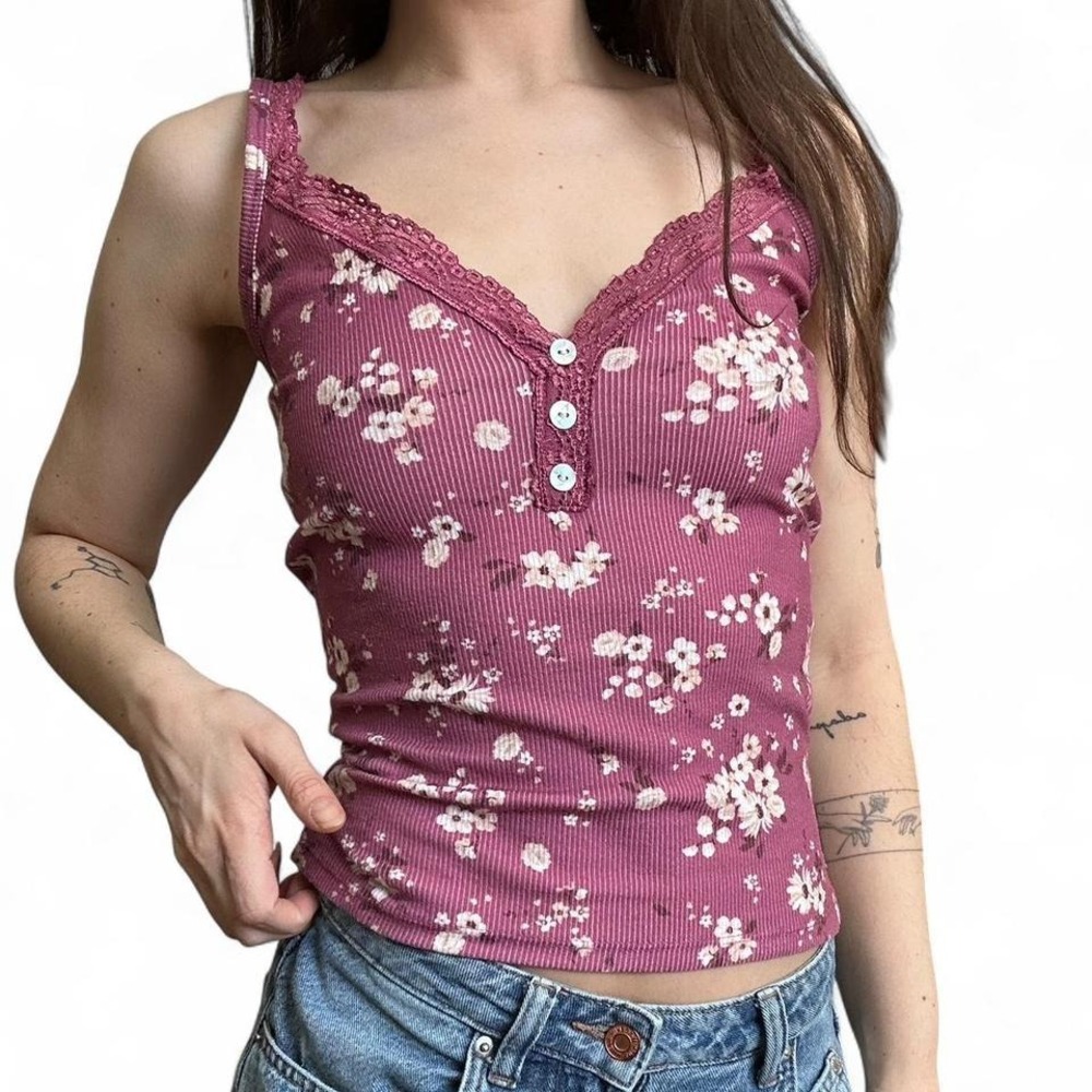 Rue 21 floral tank top with lace detailing